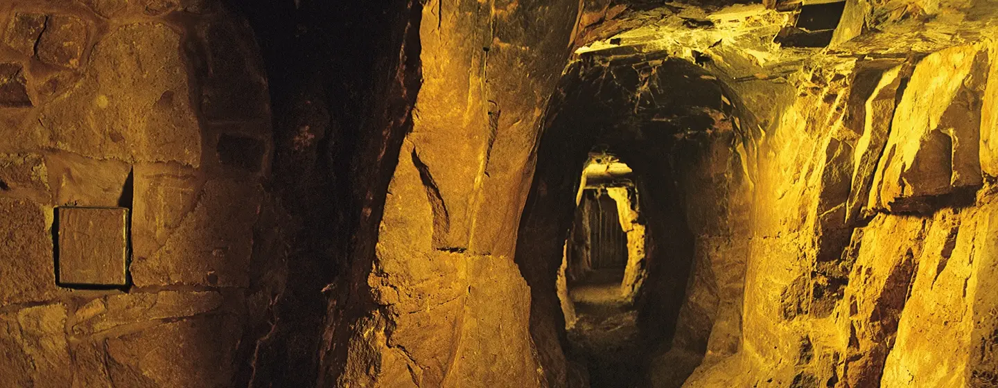 Foto: Staatliche Schlösser und Gärten Baden-Württemberg, Arnim Weischer Burg Dilsberg, Brunnenstollen
